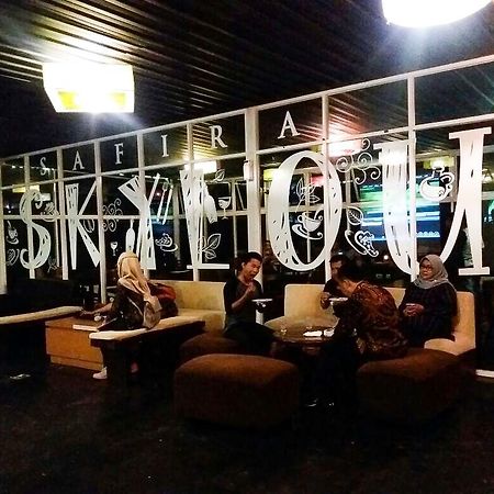 Hotel Safira Magelang Buitenkant foto
