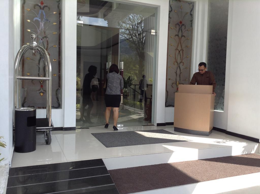 Hotel Safira Magelang Buitenkant foto