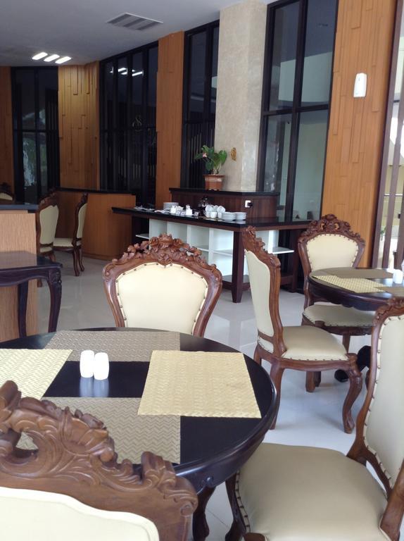 Hotel Safira Magelang Buitenkant foto