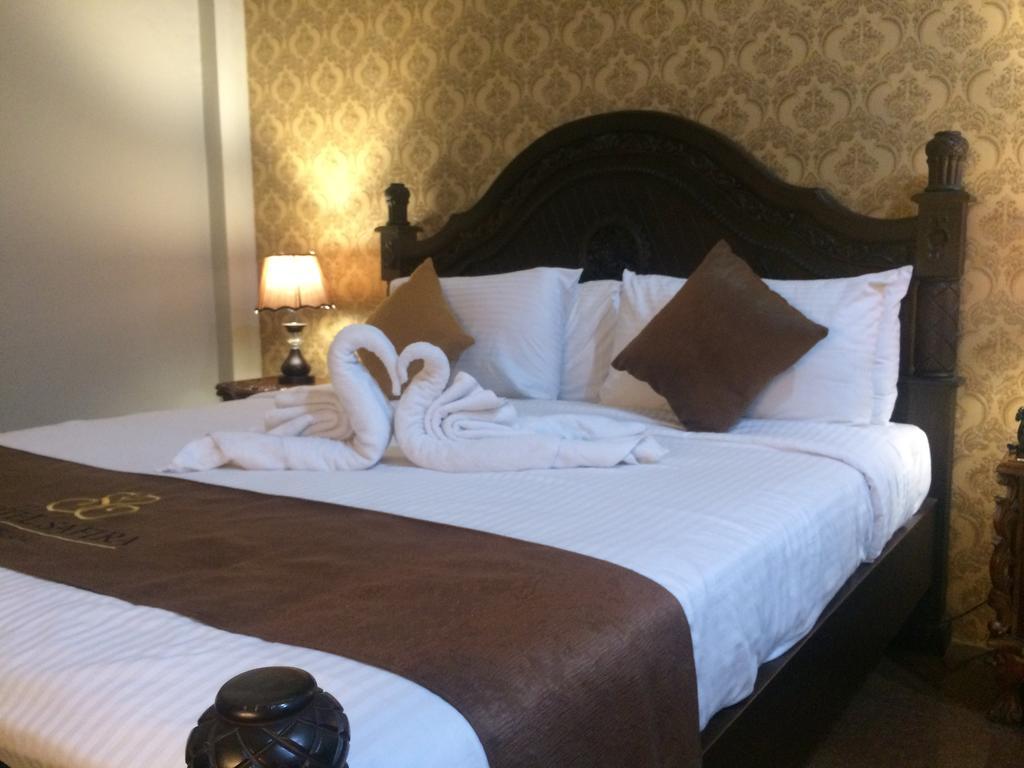 Hotel Safira Magelang Buitenkant foto