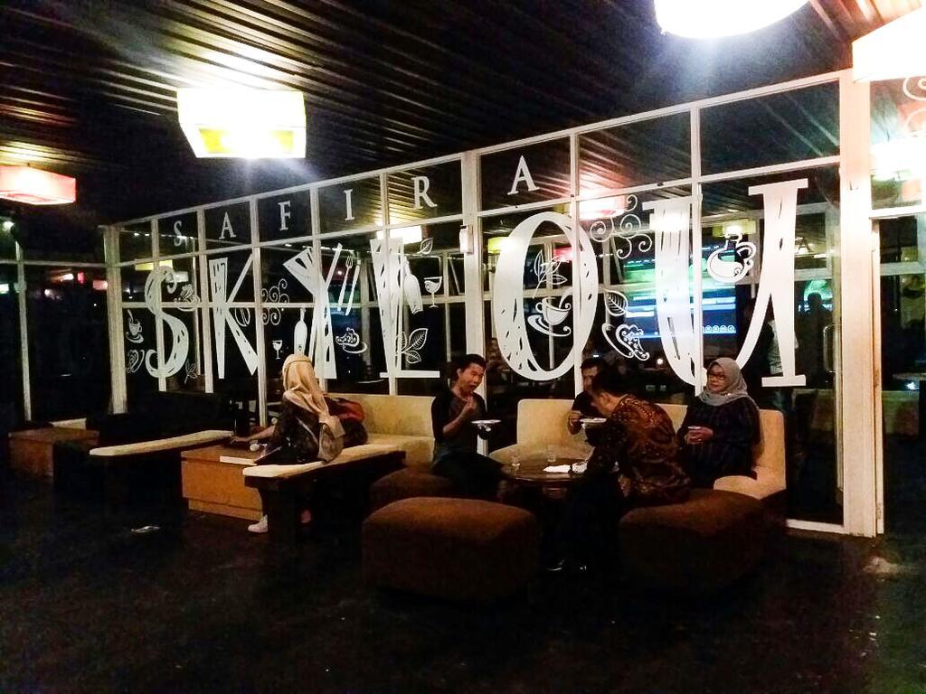 Hotel Safira Magelang Buitenkant foto