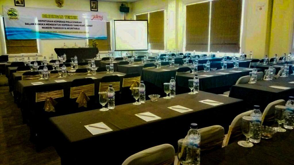 Hotel Safira Magelang Buitenkant foto