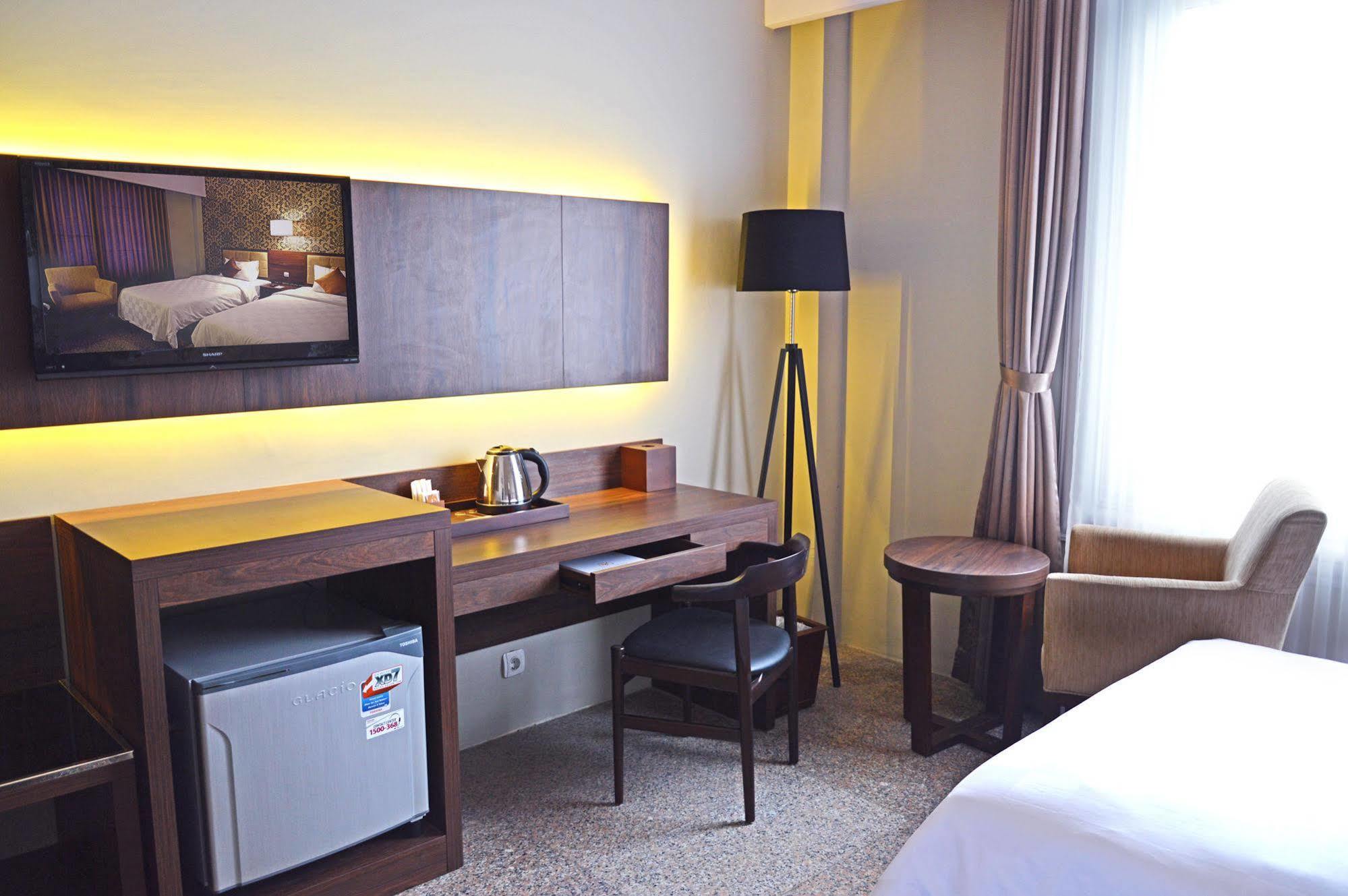 Hotel Safira Magelang Buitenkant foto