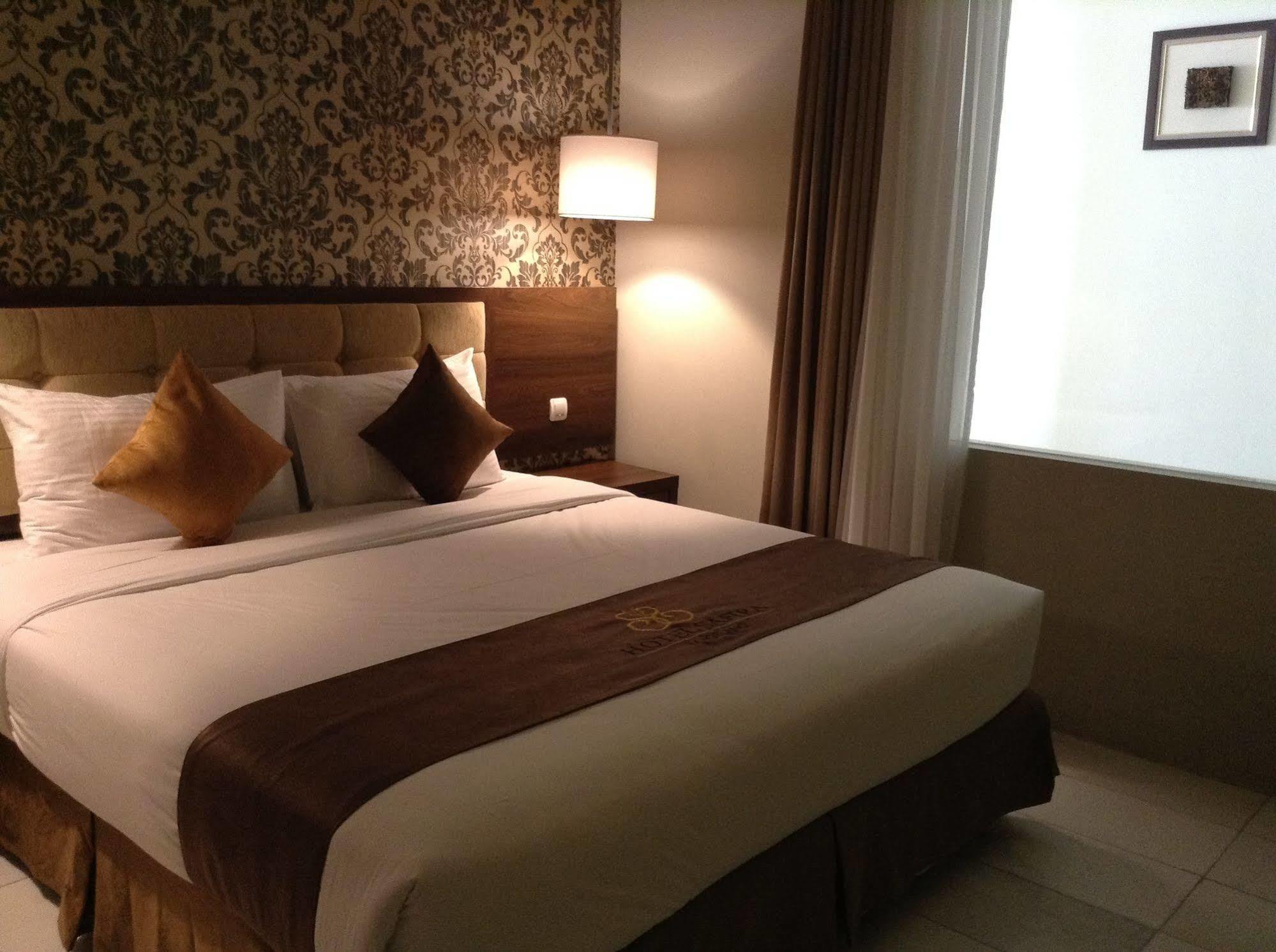 Hotel Safira Magelang Buitenkant foto